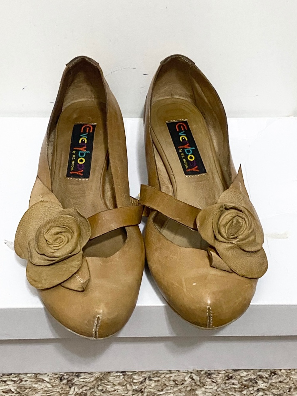 Everybody by BZ Moda Soft  Brown Leather Size 7 Women’s  Floral Flat Shoes